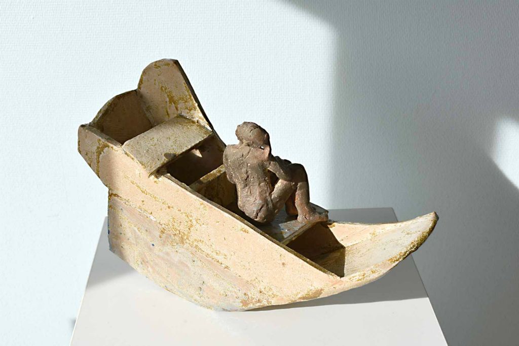 Boot u. Figur Keramik, teilweise glasiert